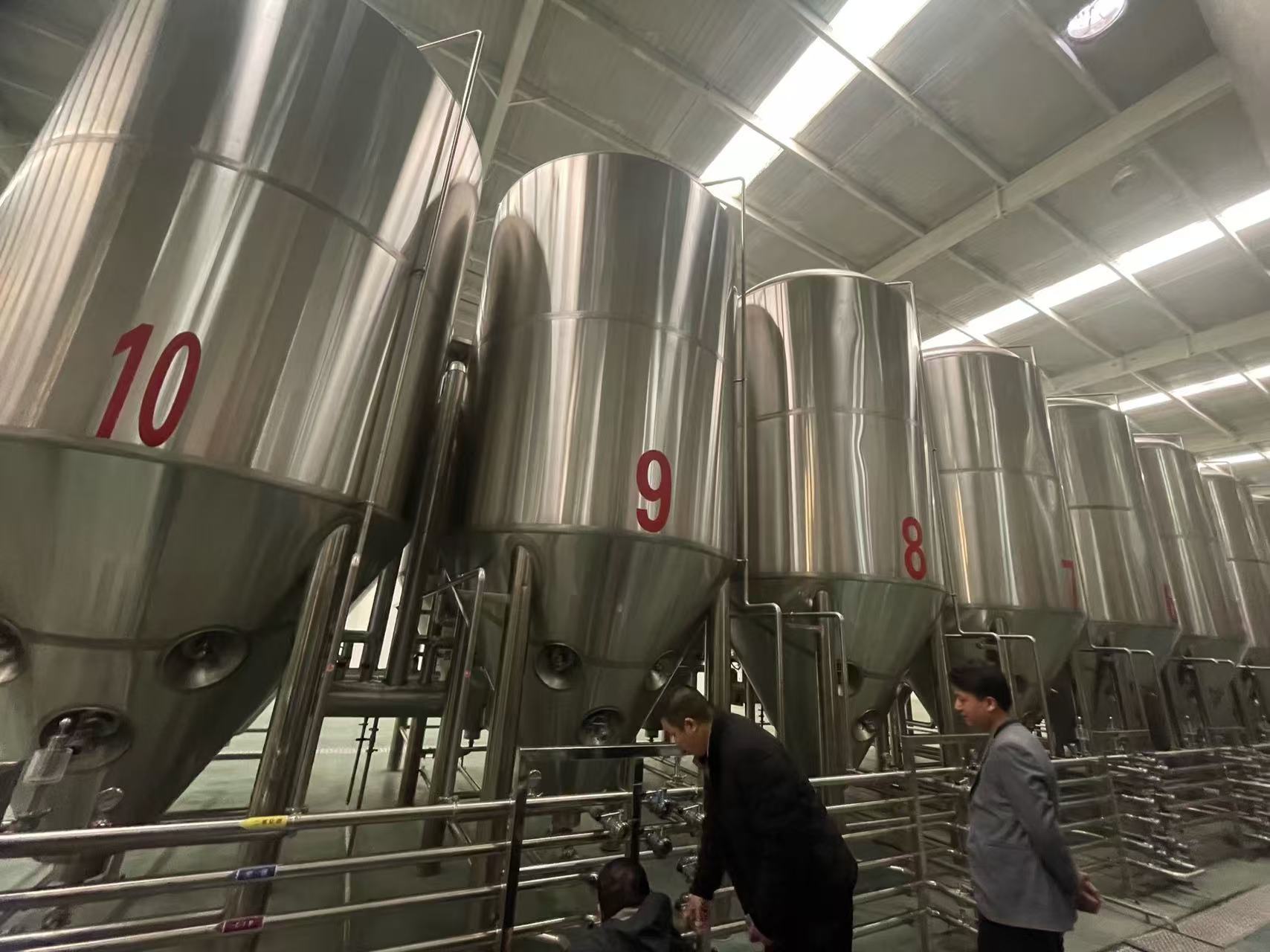 清河门精酿啤酒设备厂—平面布置、设备设计、制造、调试、培训等一条龙服务